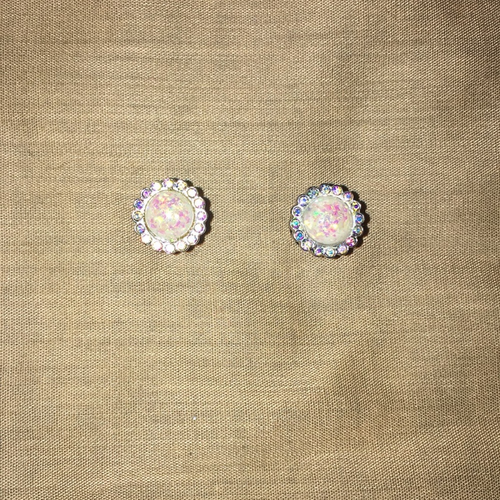 Size zero white opal with glitter plugs gauges